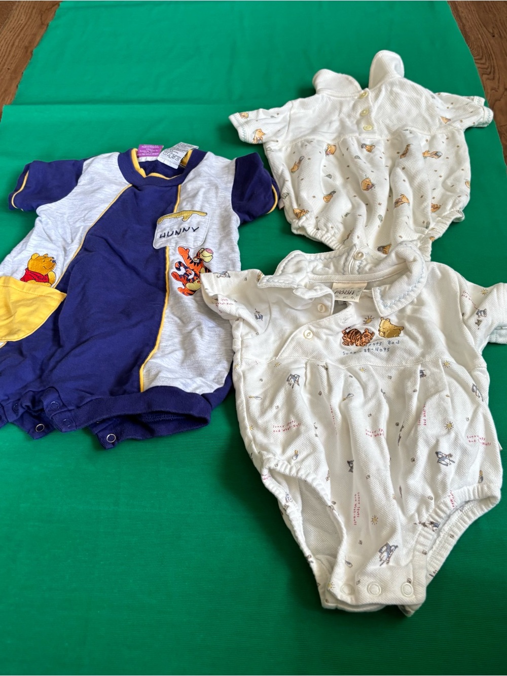 Vintage Winnie the Pooh baby clothes 9.-12 months Onsie lot